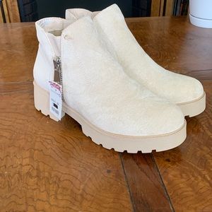 NWT Womens Swayed Boots